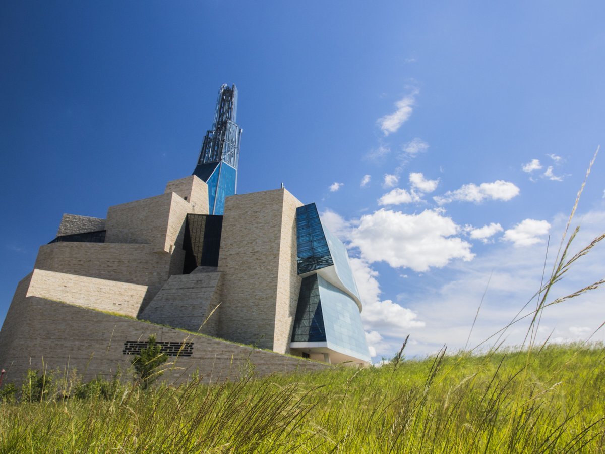 ​Unlock a world of potential by hosting hybrid events  - Join a tour guide to discover the Canadian Museum for Human Rights (photo: Horace Luong)
