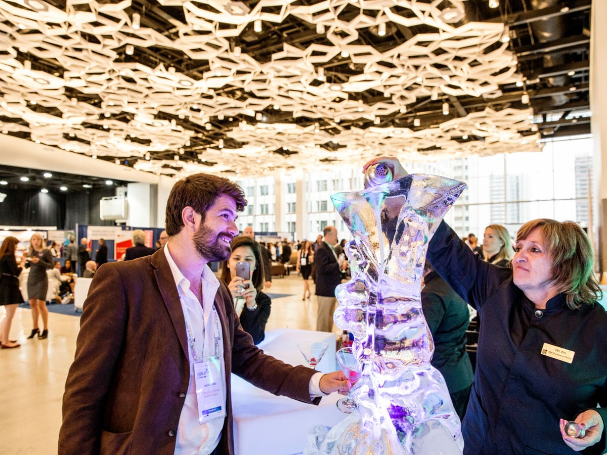 Delegates wowed by Winnipeg experience at the newly expanded convention centre - Attendees of the Federation of Municipalities Annual Conference and Trade Show in the new City View Room (Photo by William Au)