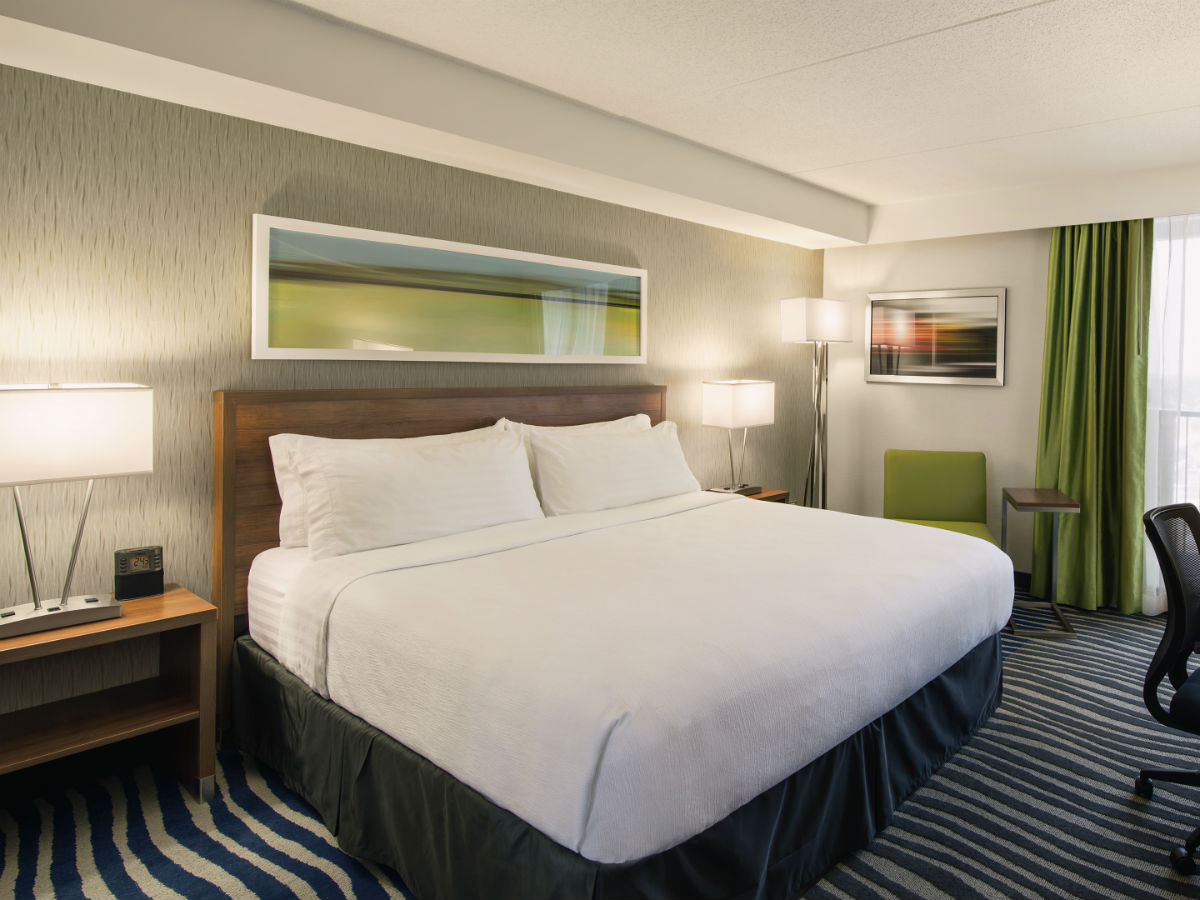 Celebrating 40 Years with Style - Renovated rooms at the Holiday Inn Winnipeg Airport West